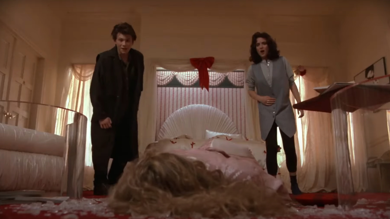 Christian Slater et Winona Ryder dans Heathers