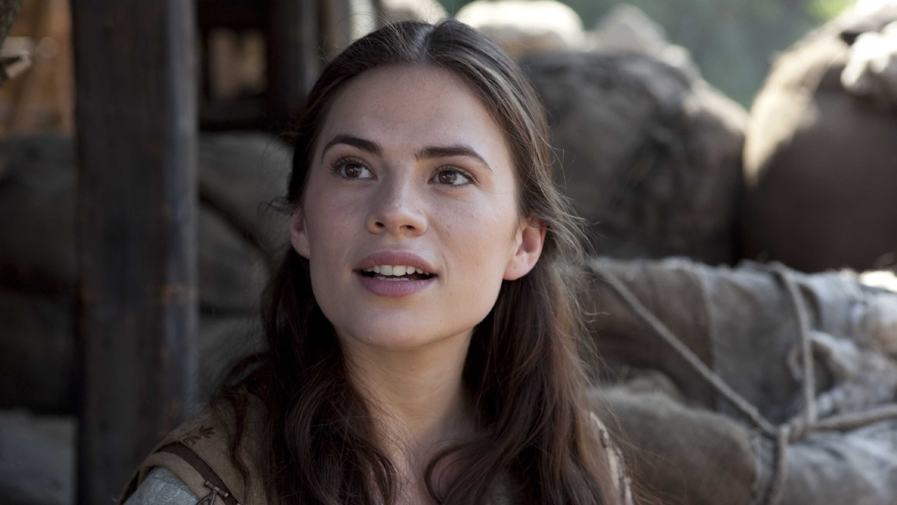 Hayley Atwell dans Les Piliers de la Terre