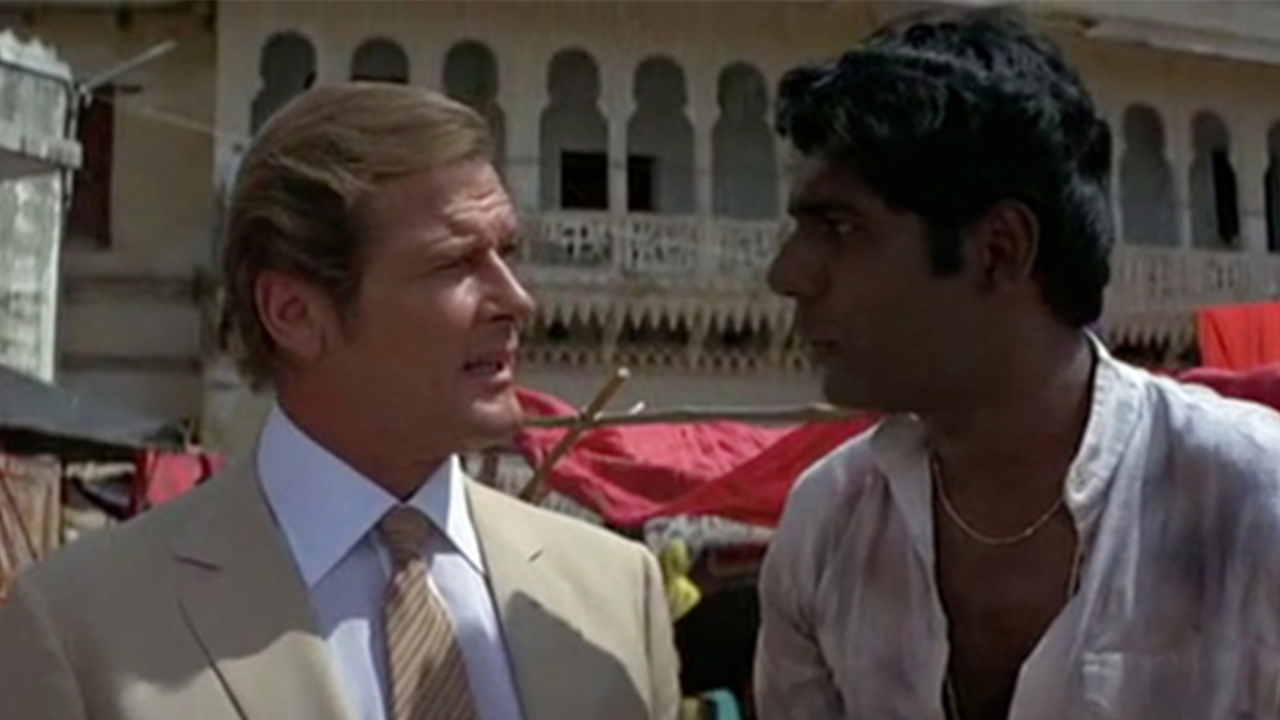 Roger Moore et Vijay Amritraj dans Octopussy