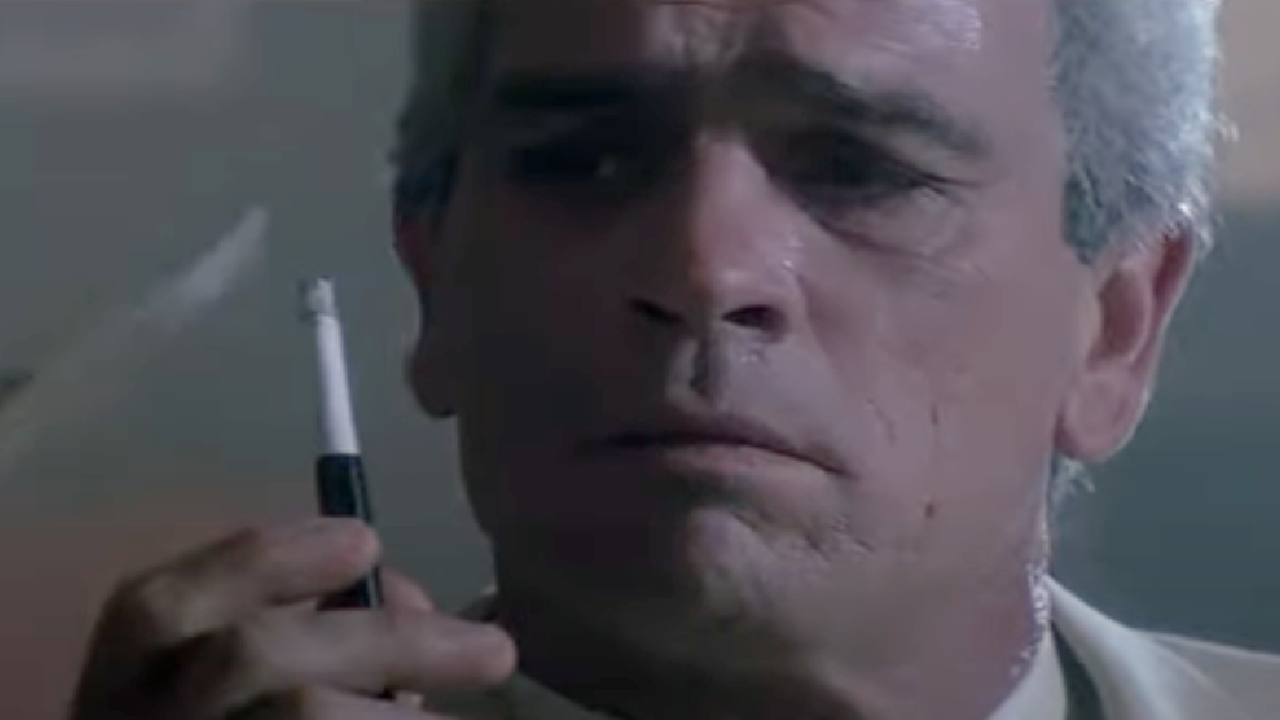 Tommy Lee Jones dans JFK.