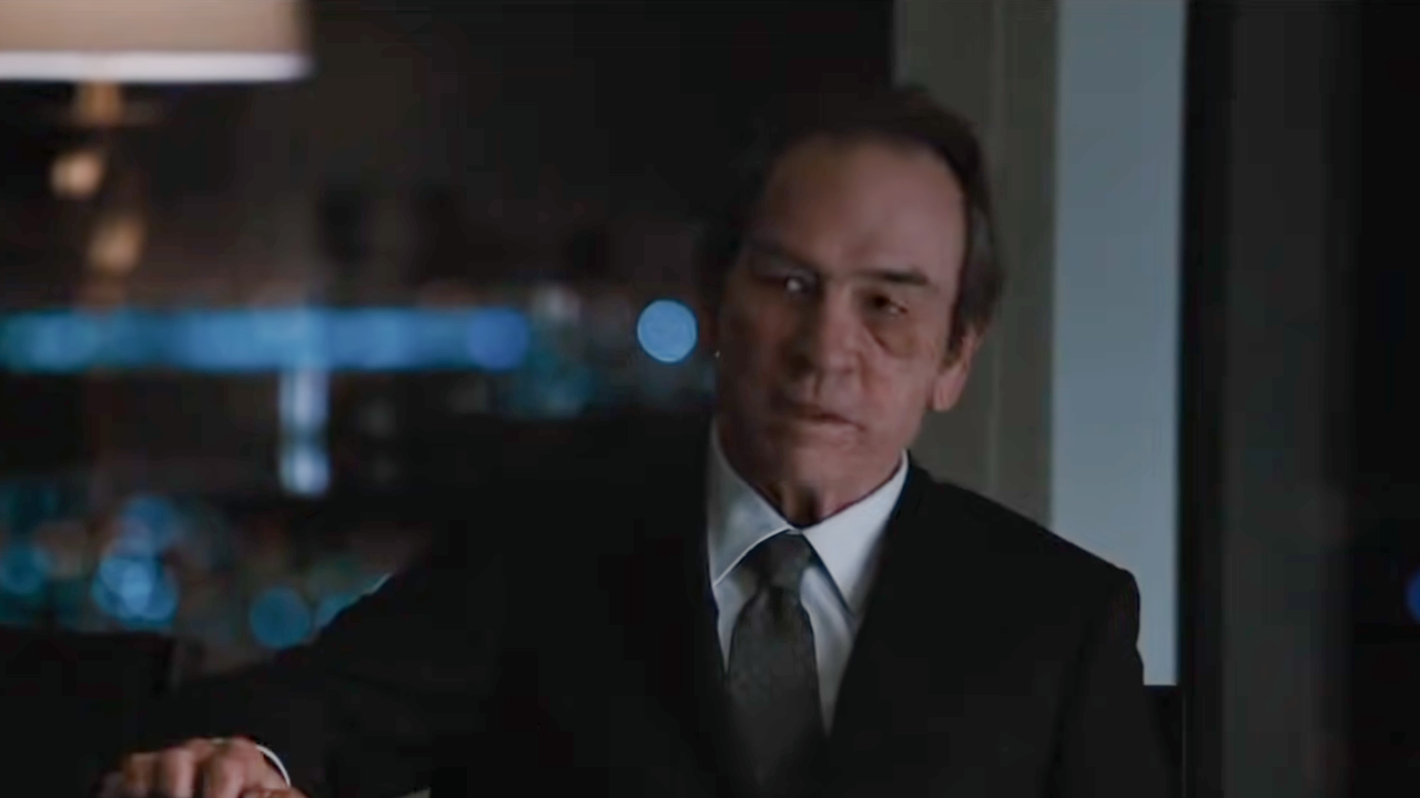 Tommy Lee Jones dans Jason Bourne.