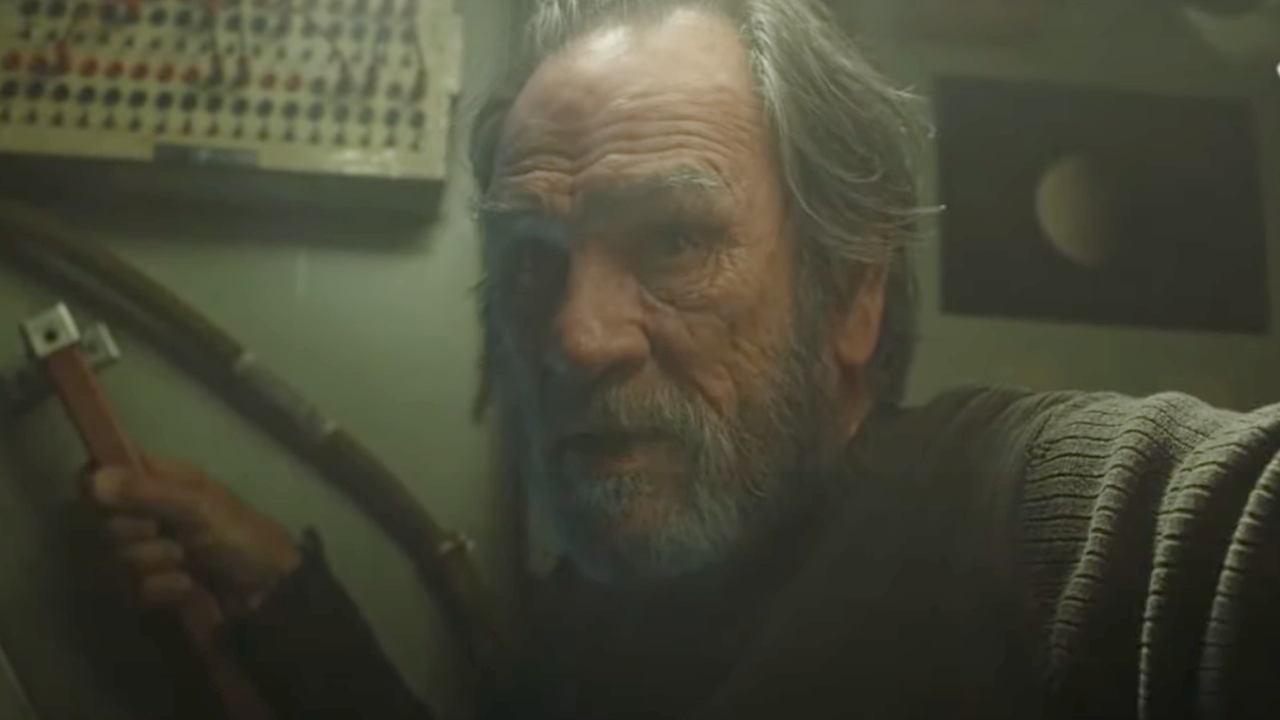 Tommy Lee Jones dans Ad Astra.