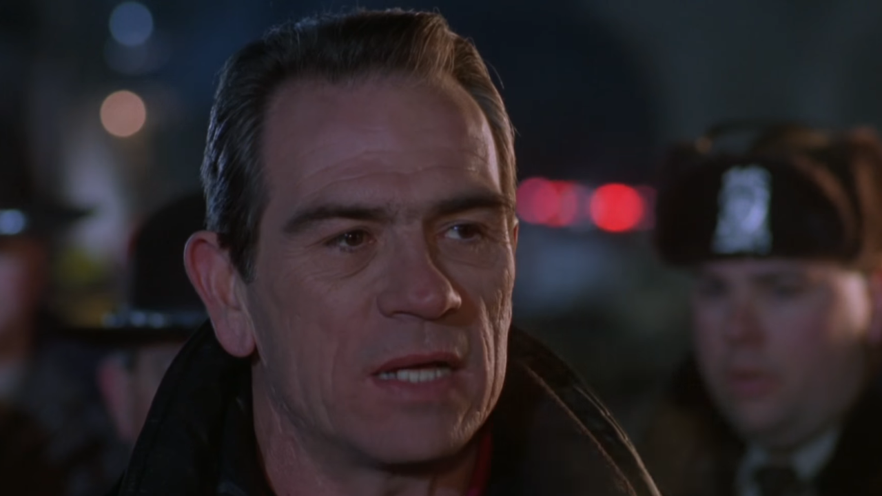 Tommy Lee Jones dans Le Fugitif.