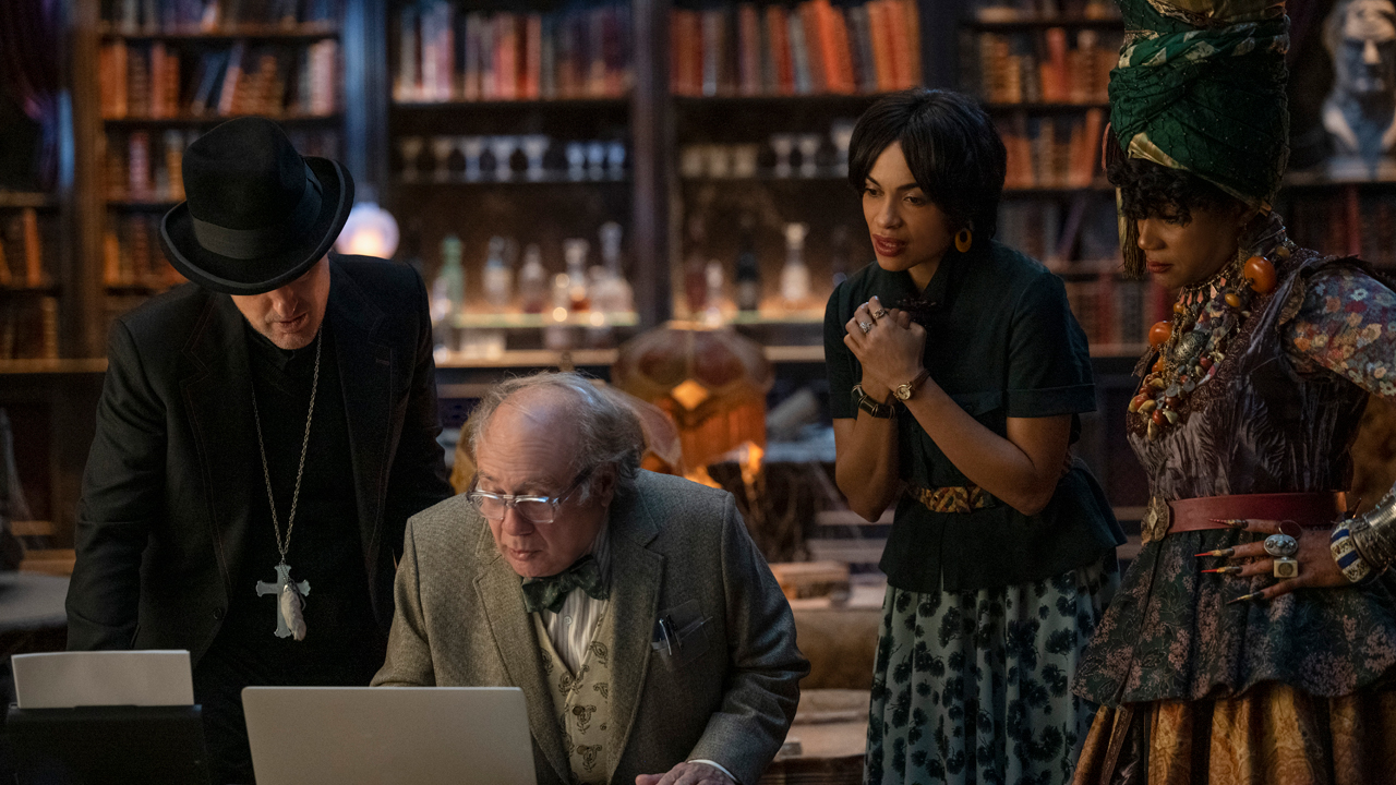 Tiffany Haddish, Owen Wilson, Danny DeVito und Rosario Dawson in Haunted Mansion