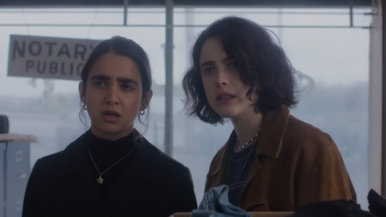 Margaret Qualley et Geraldine Viswanathan dans Drive-Away Dolls.