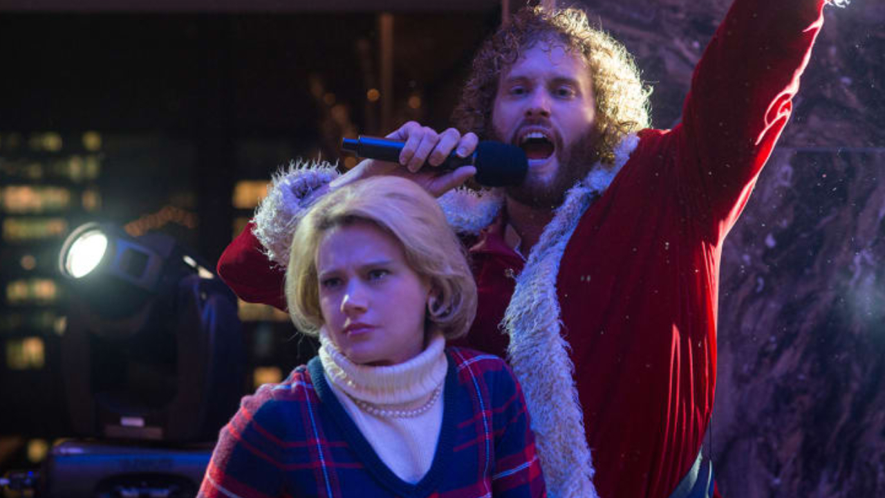 Kate McKinnon und TJ Miller bei der Weihnachtsfeier im Büro