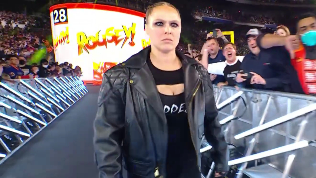 Ronda Rousey entrant dans le Royal Rumble