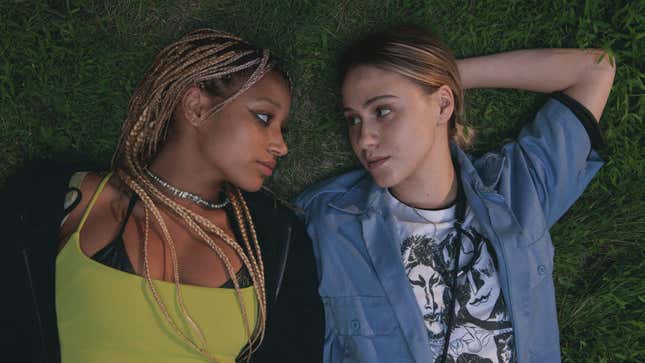 (de gauche à droite) Amandla Stenberg et Maria Bakalova dans Bodies Bodies Bodies de Halina Reijn.