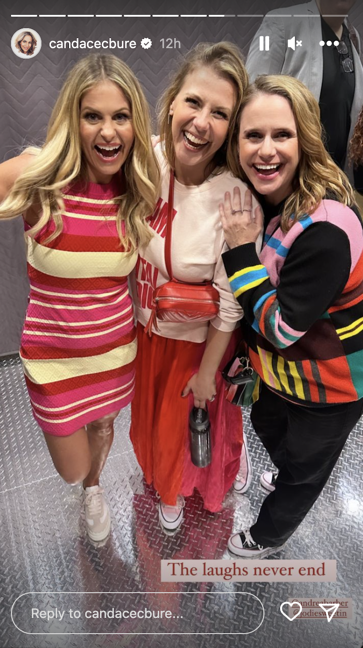 Candace Cameron Bure, Jodie Sweetin und Andrea Barber strahlen auf der 90er-Jahre-Con alle ein Lächeln auf den Lippen.