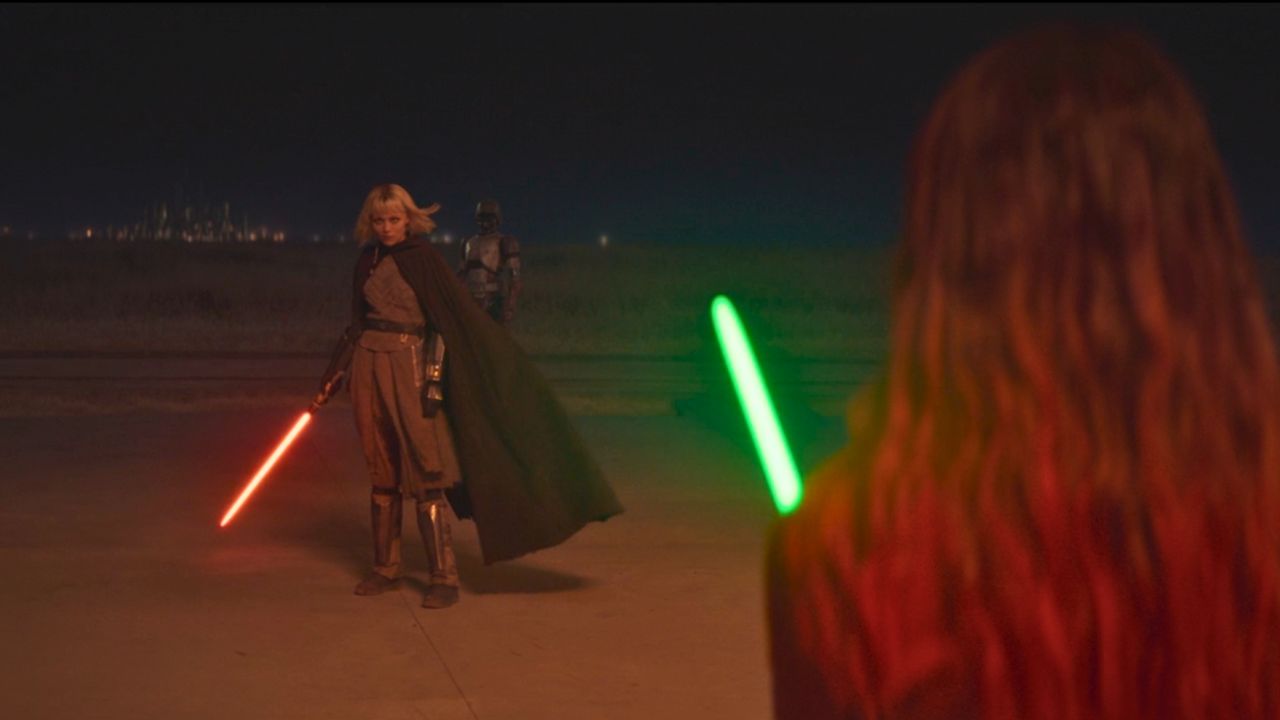 Shin s'approche de Sabine avec son sabre laser dans Ahsoka Épisode 1