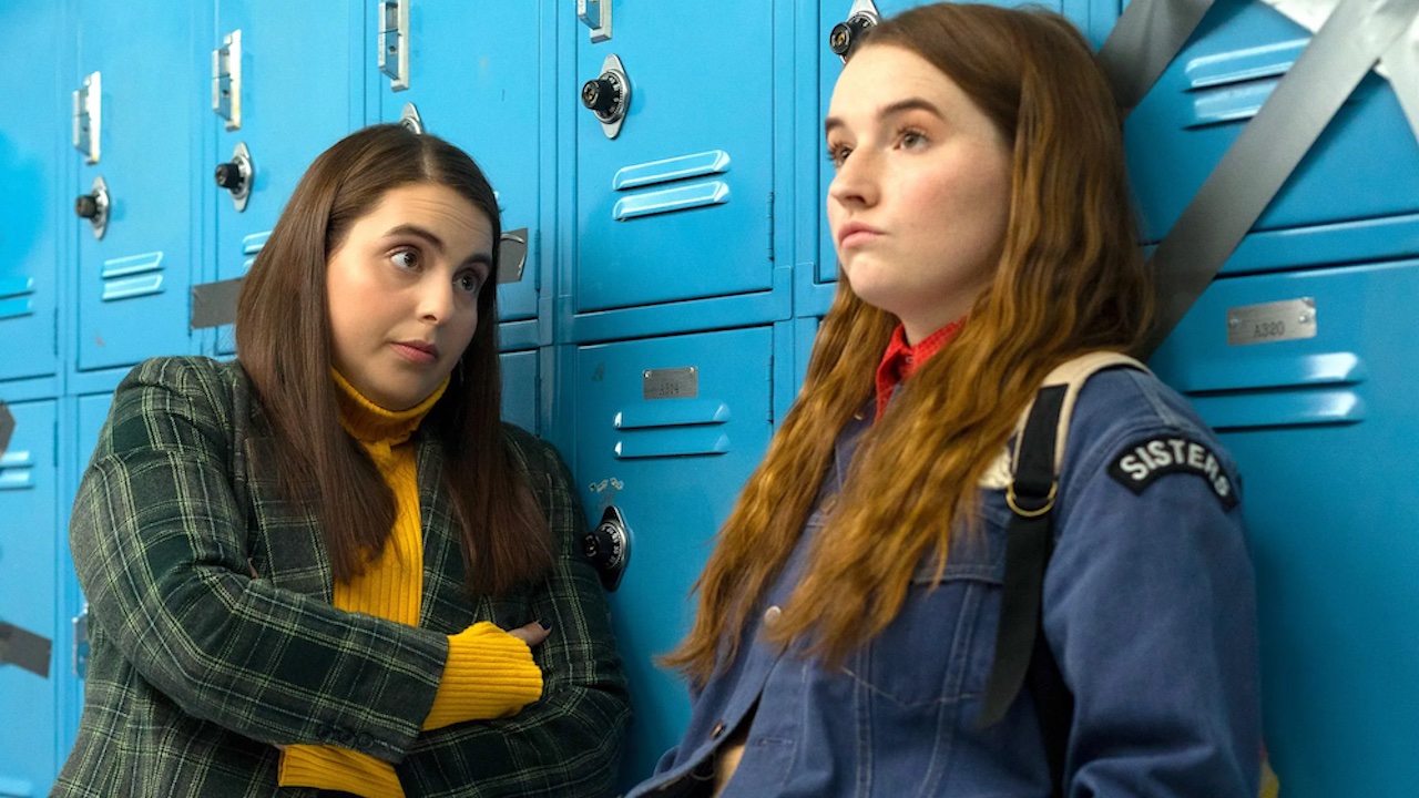 Beanie Feldstein et Kaitlyn Dever dans Booksmart