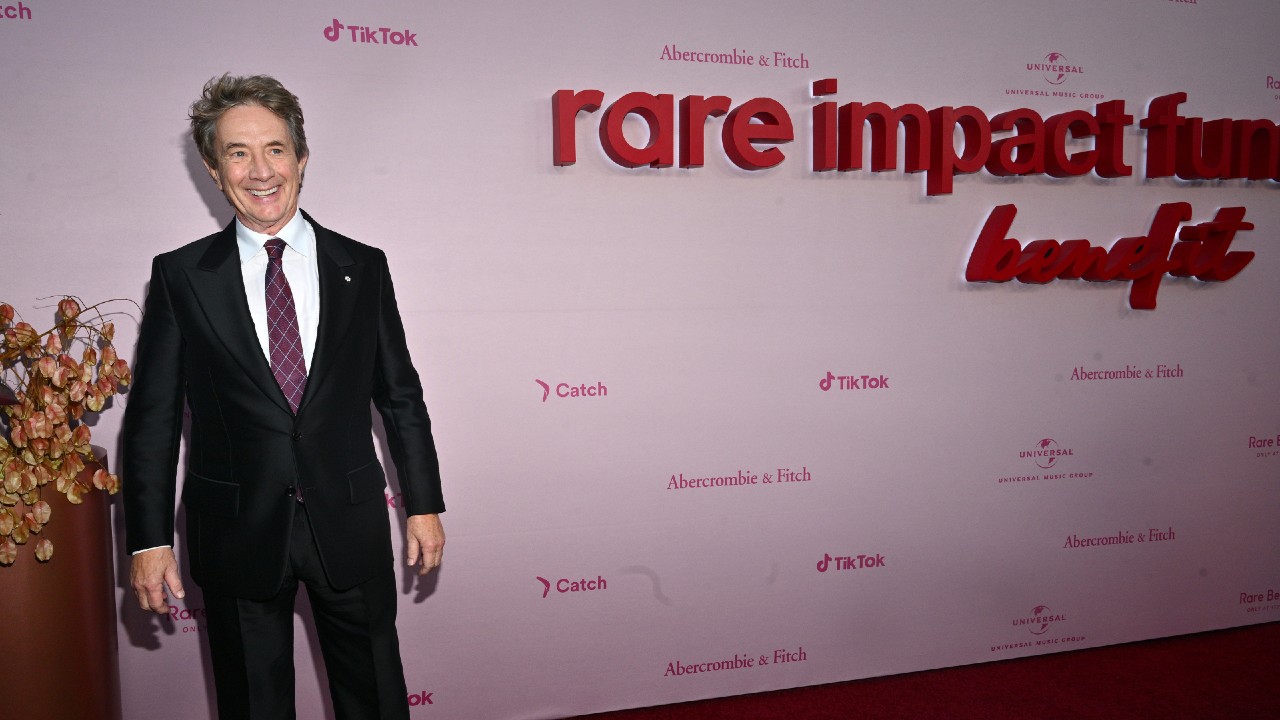 Martin Short au premier bénéfice du Rare Impact Fund pour soutenir la santé mentale des jeunes aux studios Nya le 4 octobre 2023 à Los Angeles, Californie