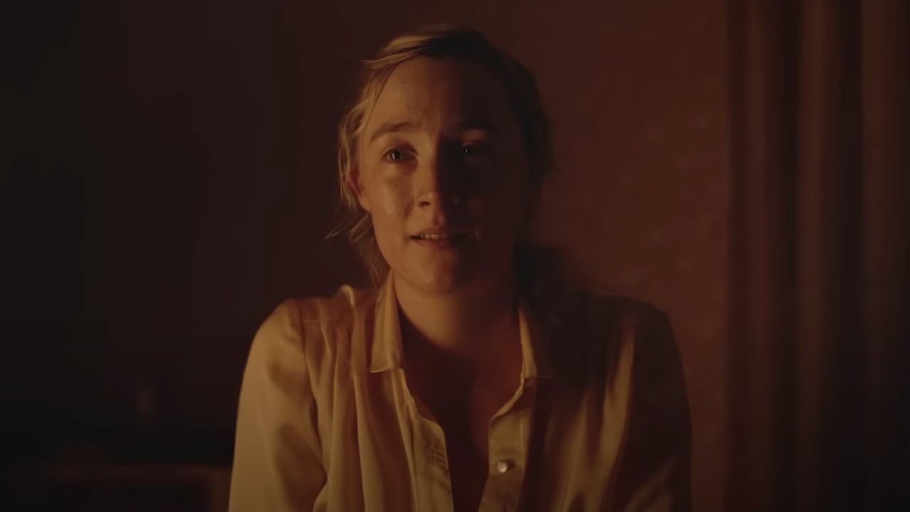 Ein Screenshot von Saoirse Ronan in Foe.