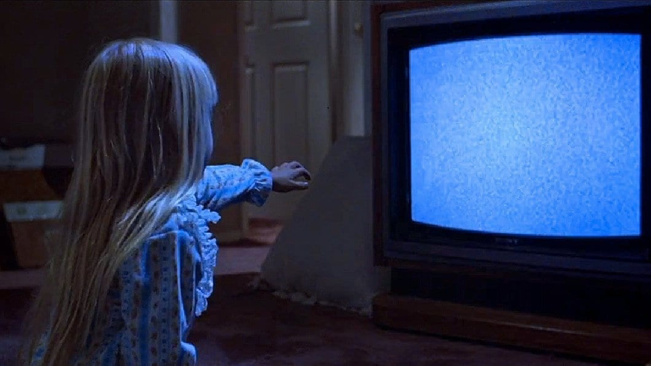 Die klassische Fernsehszene in Poltergeist.