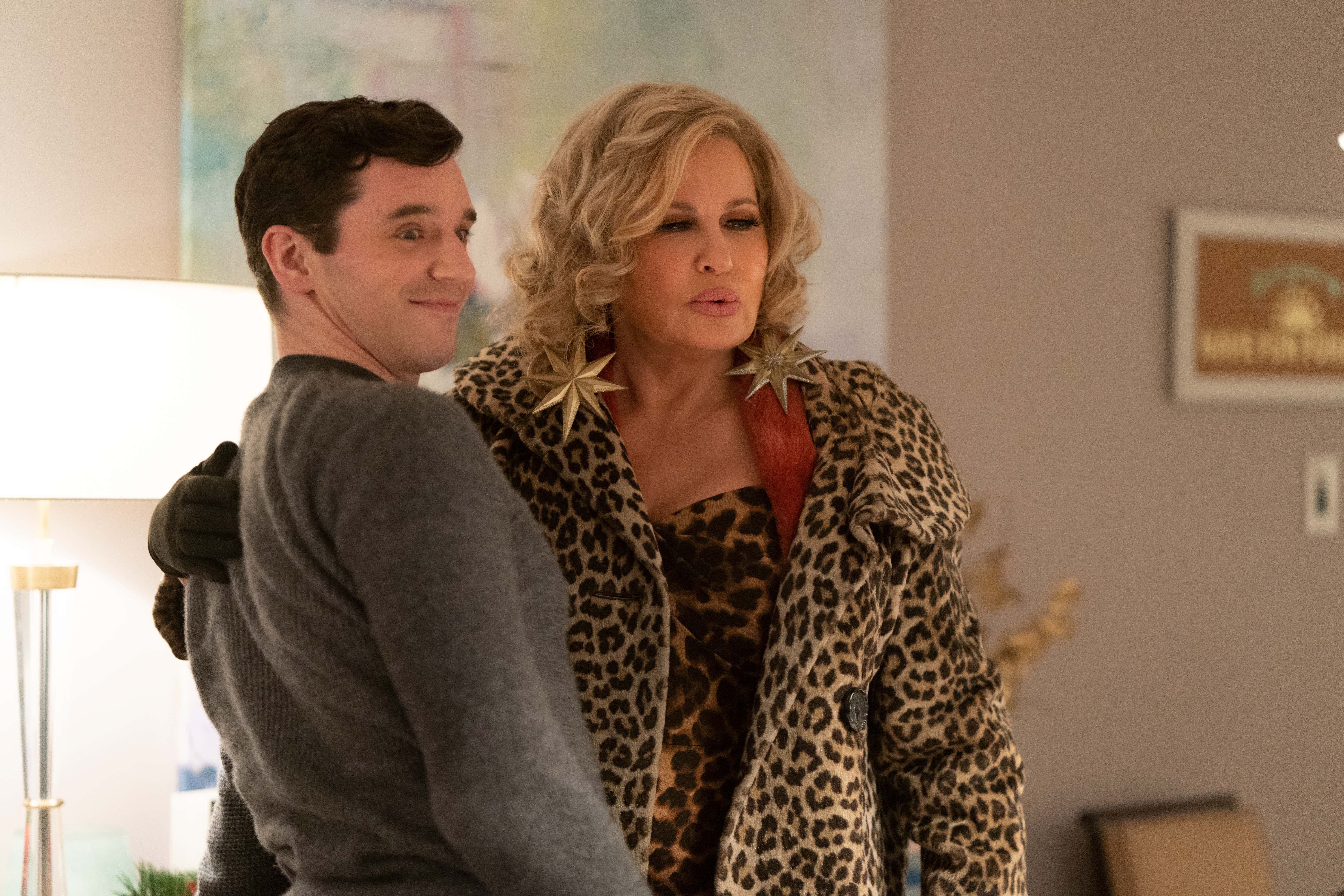 Michael Urie et Jennifer Coolidge en single jusqu'au bout