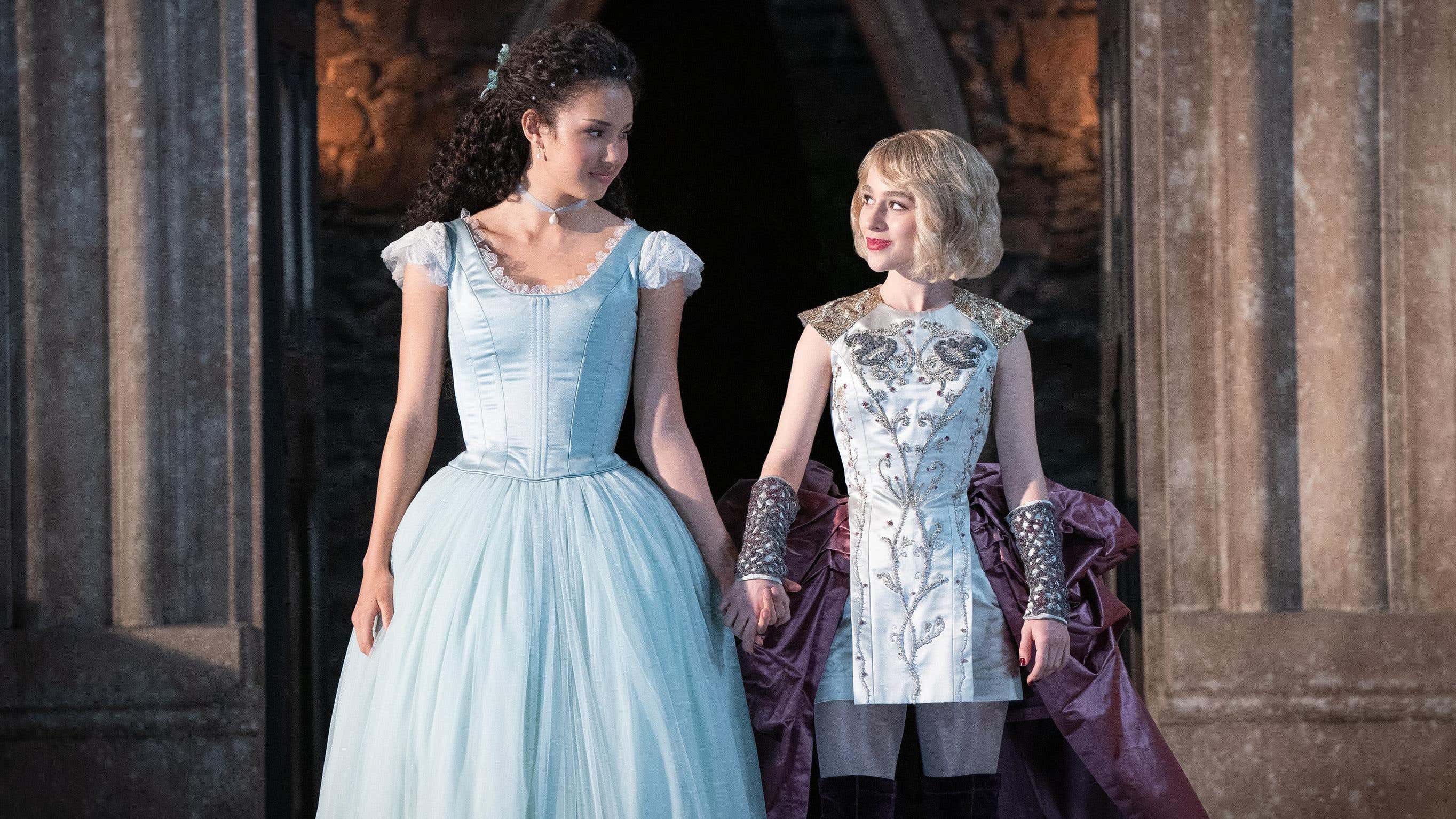 SOPHIA ANNE CARUSO als SOPHIE, SOFIA WYLIE als AGATHA