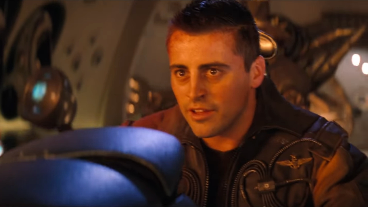 Matt LeBlanc sieht in „Lost in Space“ im Notfall energiegeladen aus.