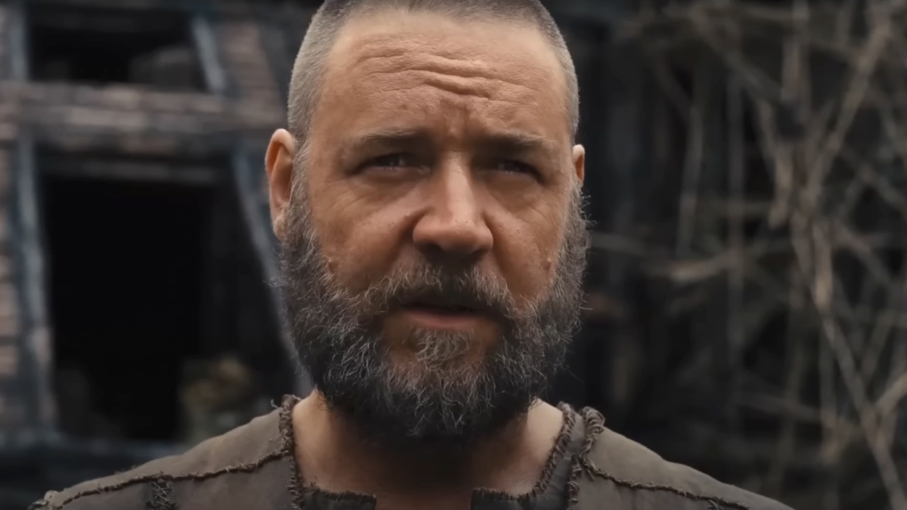 Russell Crowe blickt in „Noah“ bedrohlich in die Kamera.