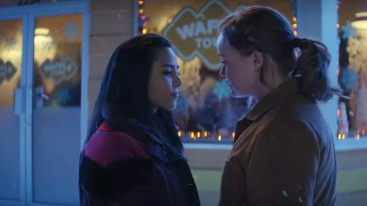 Liv Hewson et Anna Akana dans Let it Snow