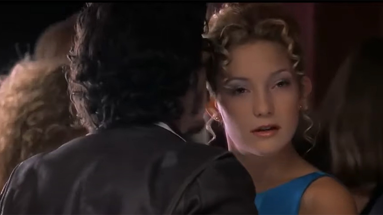 La femme de Russell se présente et on dit à Penny de partir dans Almost Famous.