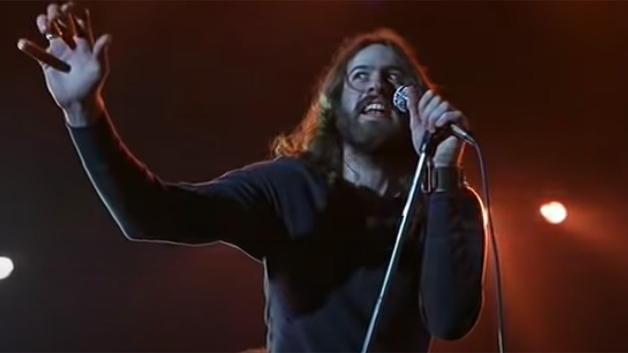 Jason Lee et le groupe Stillwater chantent dans Almost Famous.