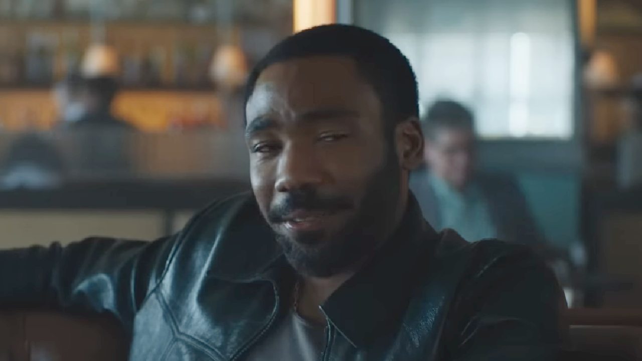 Donald Glover in Mr. und Mrs. Smith.