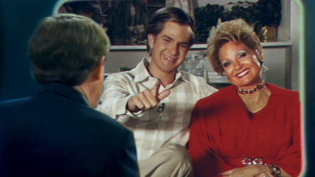 Andrew Garfield et Jessica Chastain dans le rôle de Jim et Tammy Faye Bakker dans Les yeux de Tammy Faye