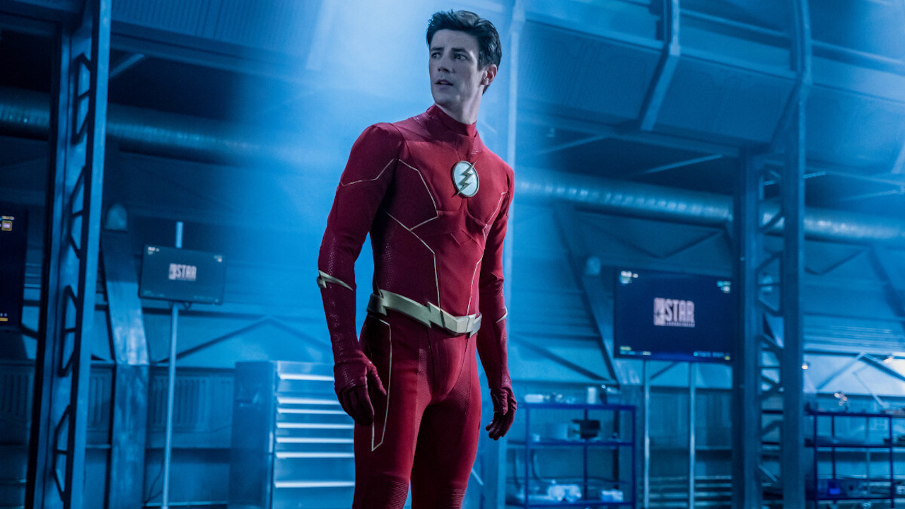 Grant Gustin als kostümierter Barry Allen in Staffel 9 von The Flash