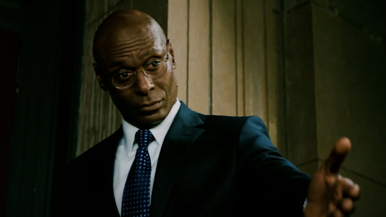 Lance Reddick begrüßt einen Gast im The Continental in John Wick: Kapitel 3 – Parabellum.