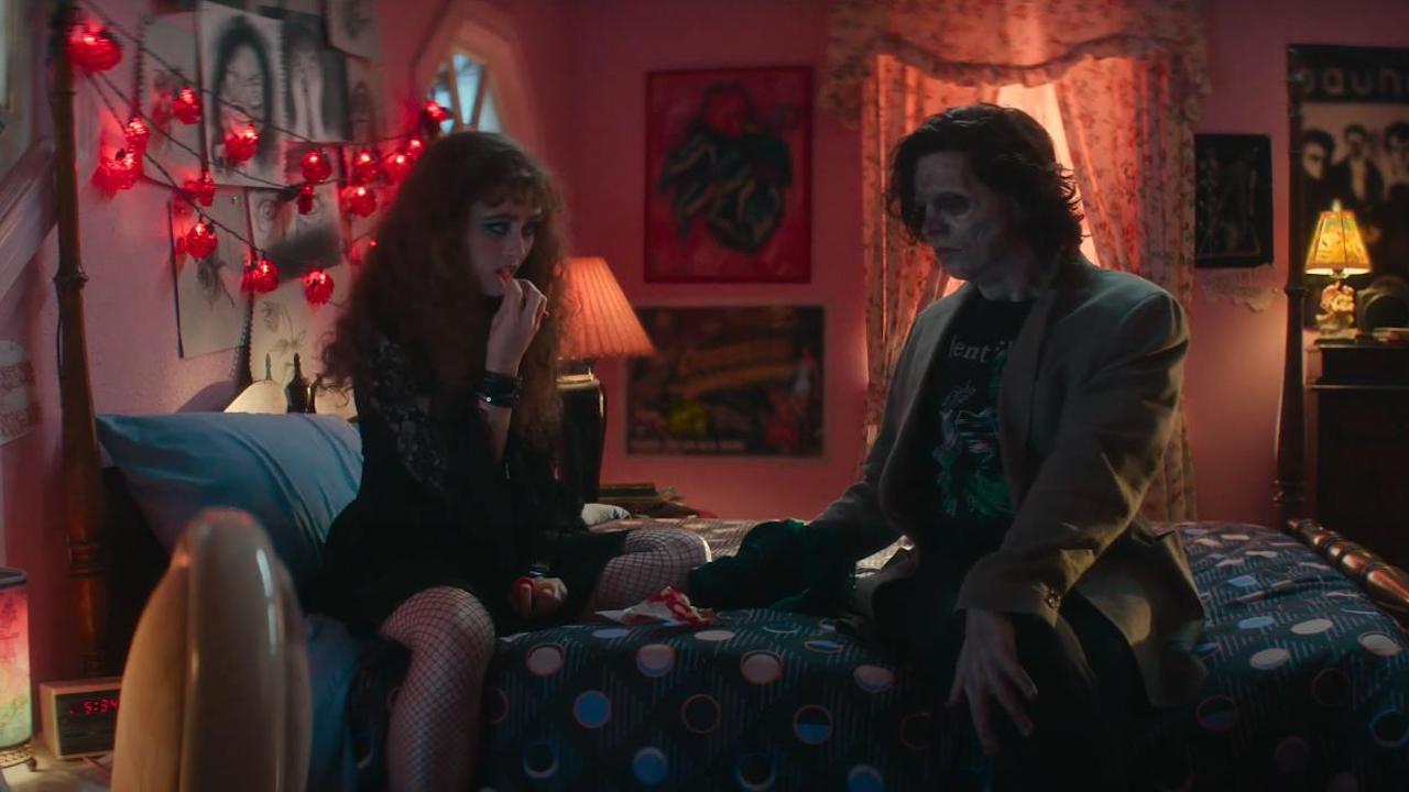 Kathryn Newton und Cole Sprouse in Lisa Frankenstein