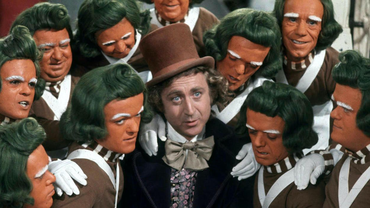 Gene Wilder et les Oompa Loompas dans Willy Wonka et la Chocolaterie