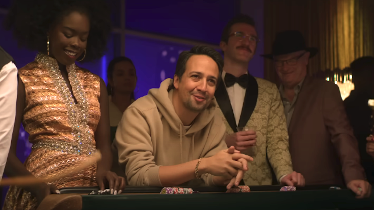 Lin-Manuel Miranda dans le rôle d'Hermès dans Percy Jackson et les Olympiens