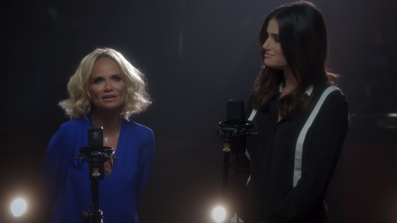 Kristin Chenoweth und Idina Menzel spielen „For Good“ aus dem Musical Wicked für die YouTube-Serie #OutOfOz.