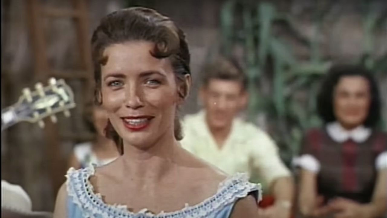 capture d'écran de June Carter Cash de la bande-annonce de JUNE