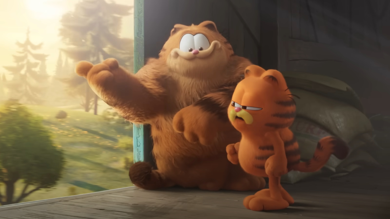 Vic und Garfield stehen im Garfield-Film in einem Zug und schauen aus der Tür