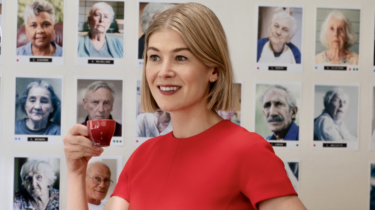 Rosamund Pike in „I Care A Lot“.