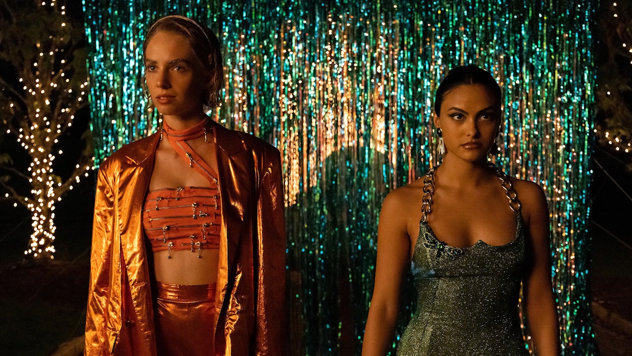 Maya Hawke und Camila Mendes gehen am Ende von „Do Revenge“ zur Aufnahmeparty