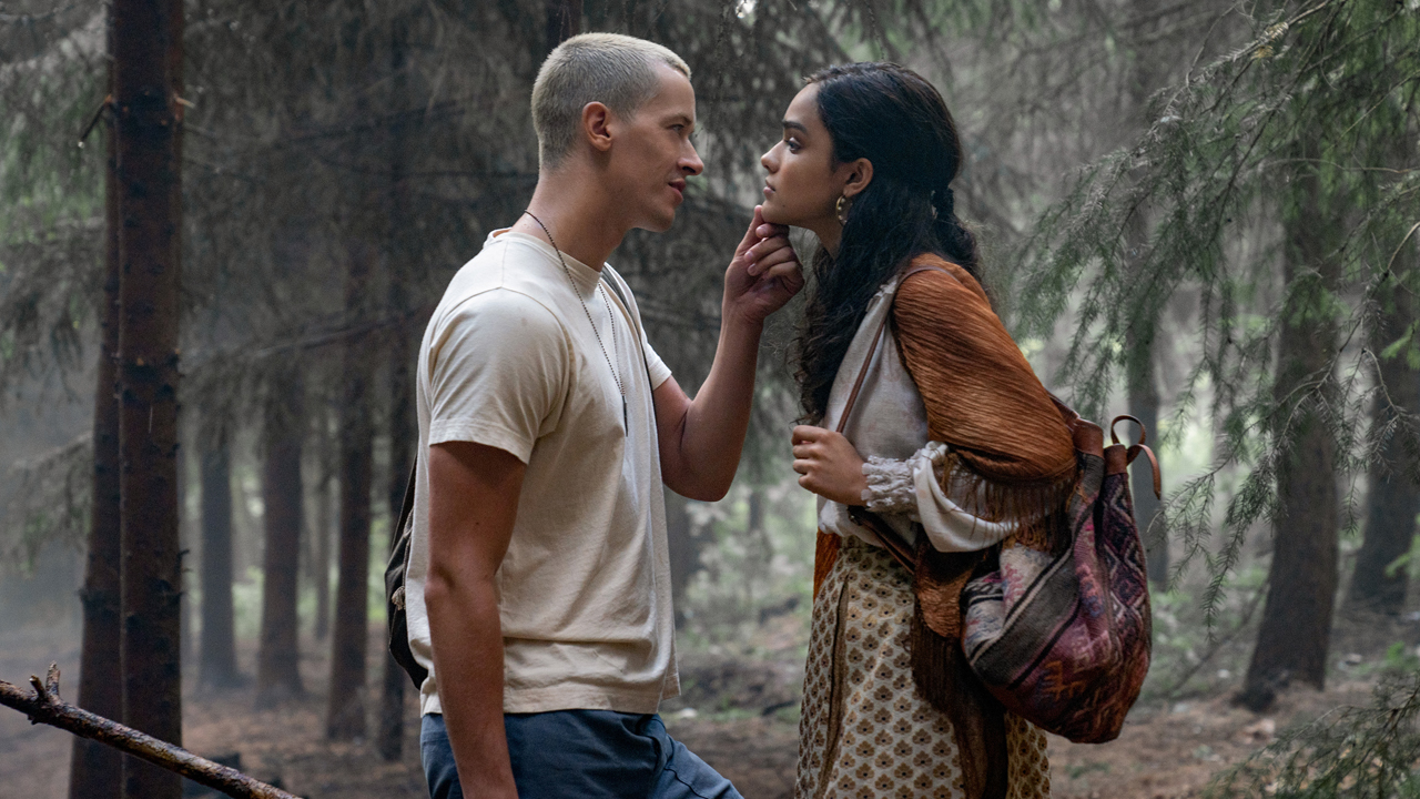 Tom Blyth dans le rôle de Coriolauns Snow et Rachel Zegler dans le rôle de Lucy Gray Baird dans Hunger Games : La ballade de l'oiseau chanteur et des serpents