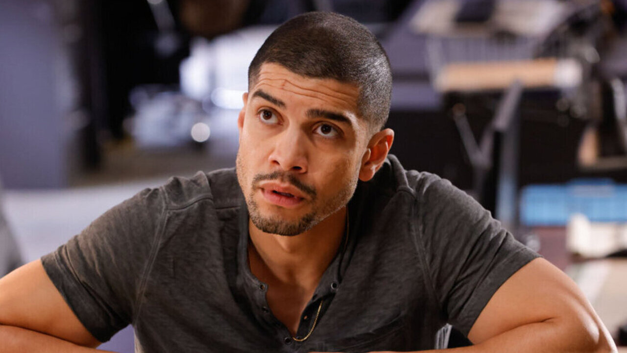 Rick Gonzalez dans le rôle de Bobby Reyes dans Law & Order : Organized Crime Saison 4x04