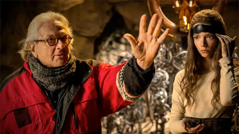 George Miller et Anya Taylor-Joy sur le tournage de Furiosa